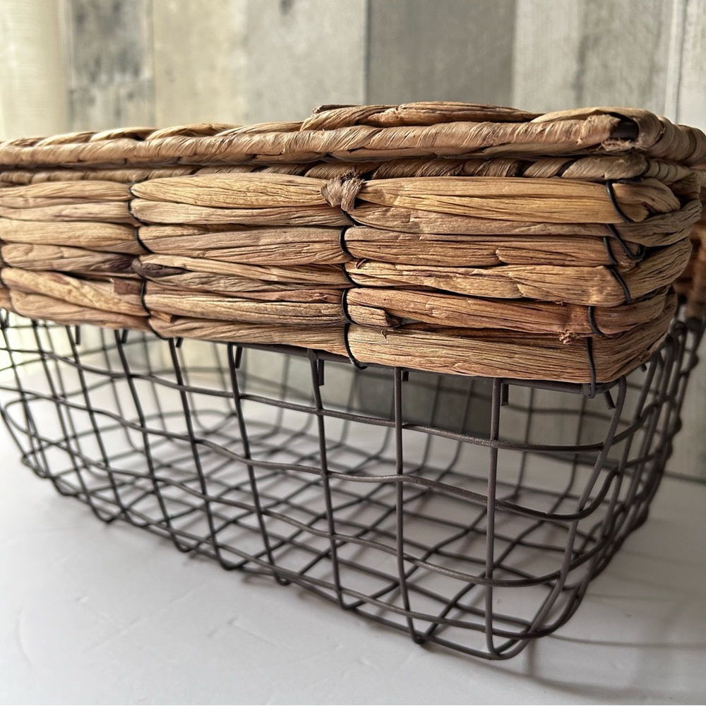 ๐ดFarmhouse Metal Wire Storage Basket with Removable Woven Wicker Top - Picture 2 of 14